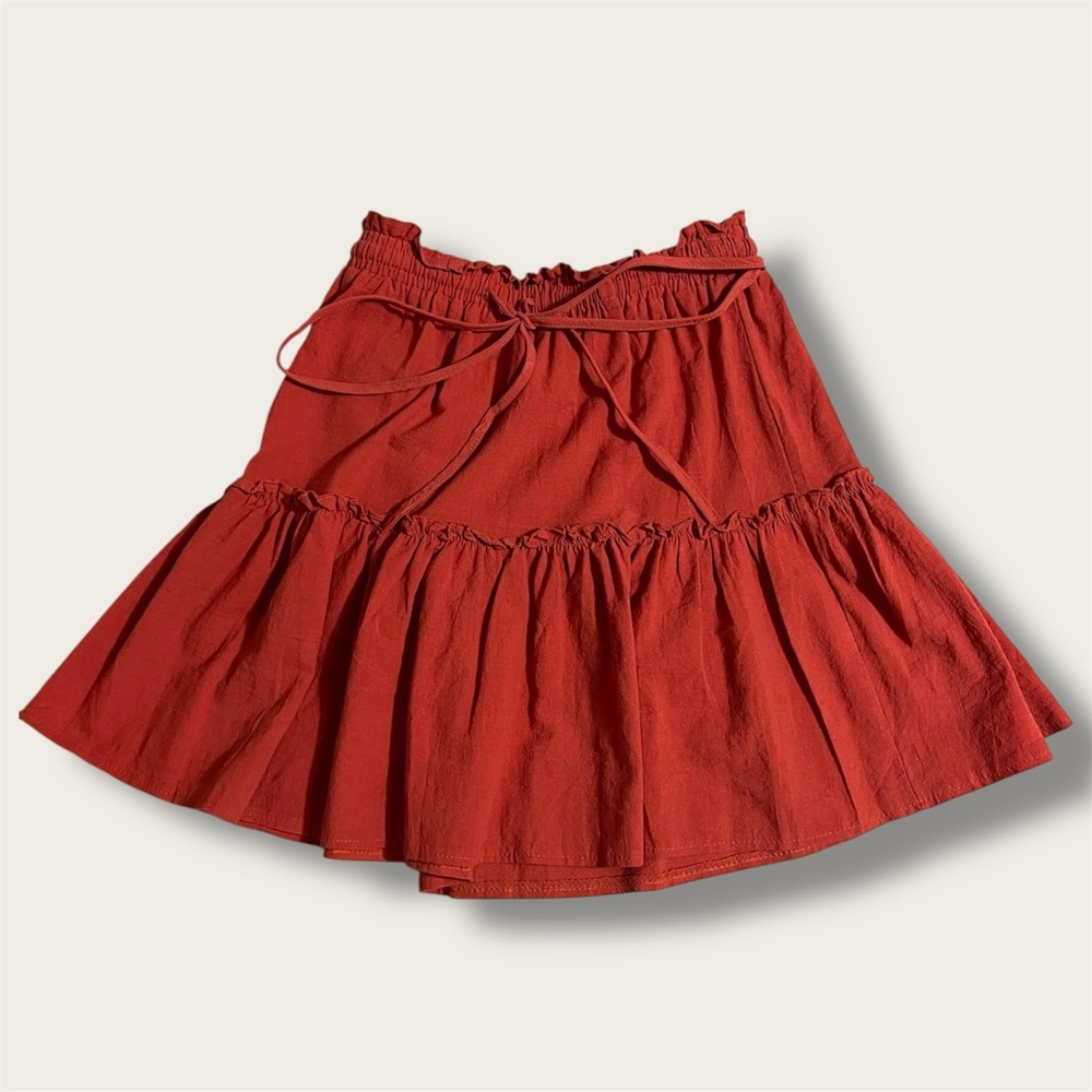 Red rust-colored ruffled mini skirt. Great fall color.